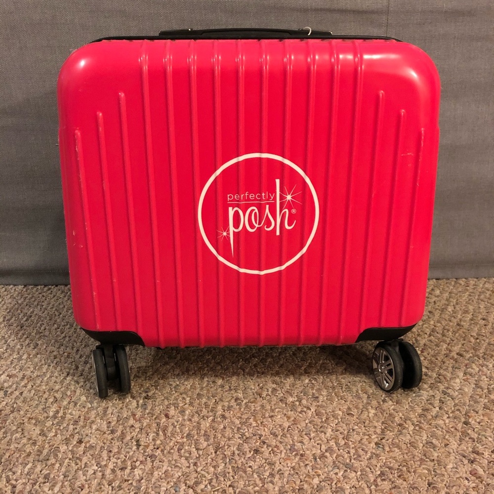 NWOT Perfectly Posh Rolling carry-on luggage